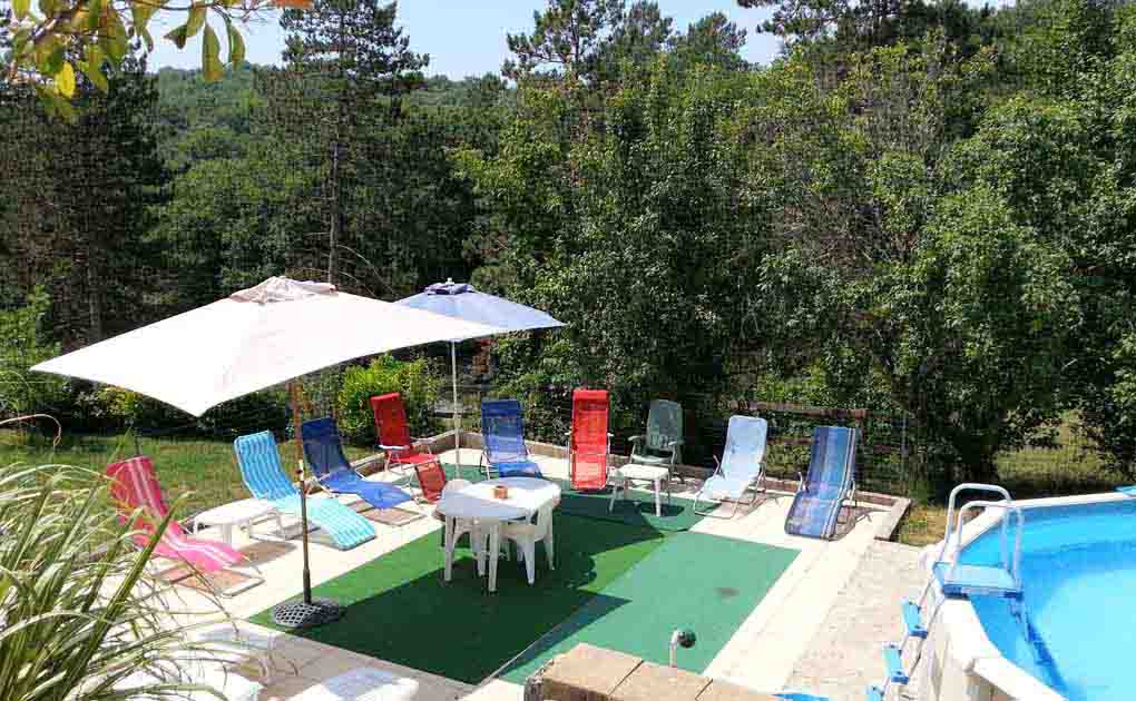 Vue de la terrasse de la piscine